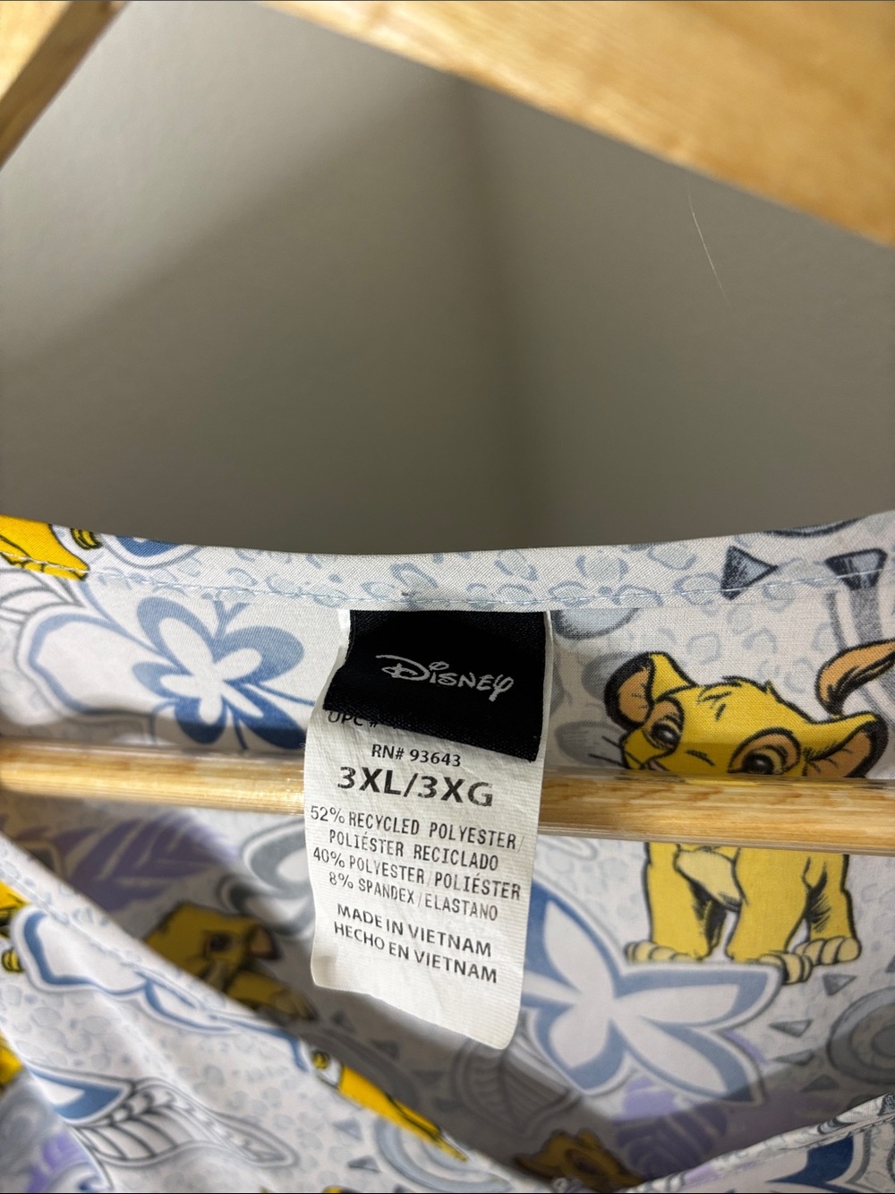 Disney Lion King Simba Yellow Floral V-Neck Scrub Top Size 3X - Picture 4 of 5